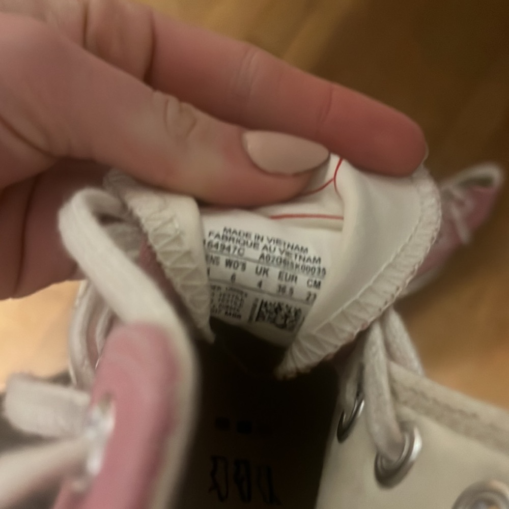 Pink Converse - Picture 3 of 3